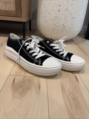 stem Black and White Low-Top Canvas Sneakers